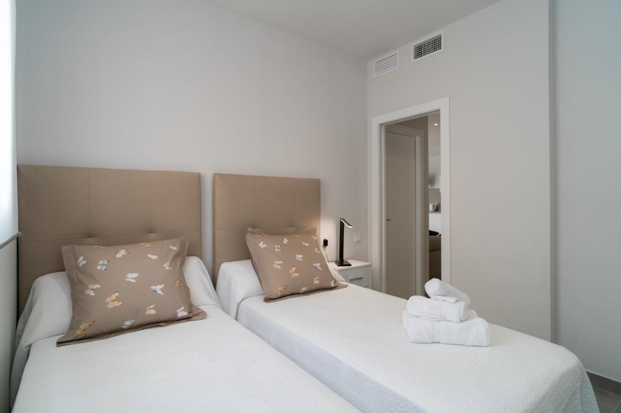 Aac Malaga - Apartamento Con Terraza, Muy Amplio, Totalmente Equipado, Cerca Del Centro Y Nuevo! Extérieur photo